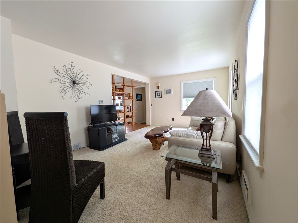 80 Southview Terrace Rochester, NY 14620 - Photo 8 of 33 Living Room