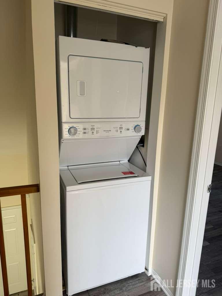 126 Winchester Way Somerset, NJ 08873 - Photo 17 of 33 a utility room with dryer and washer