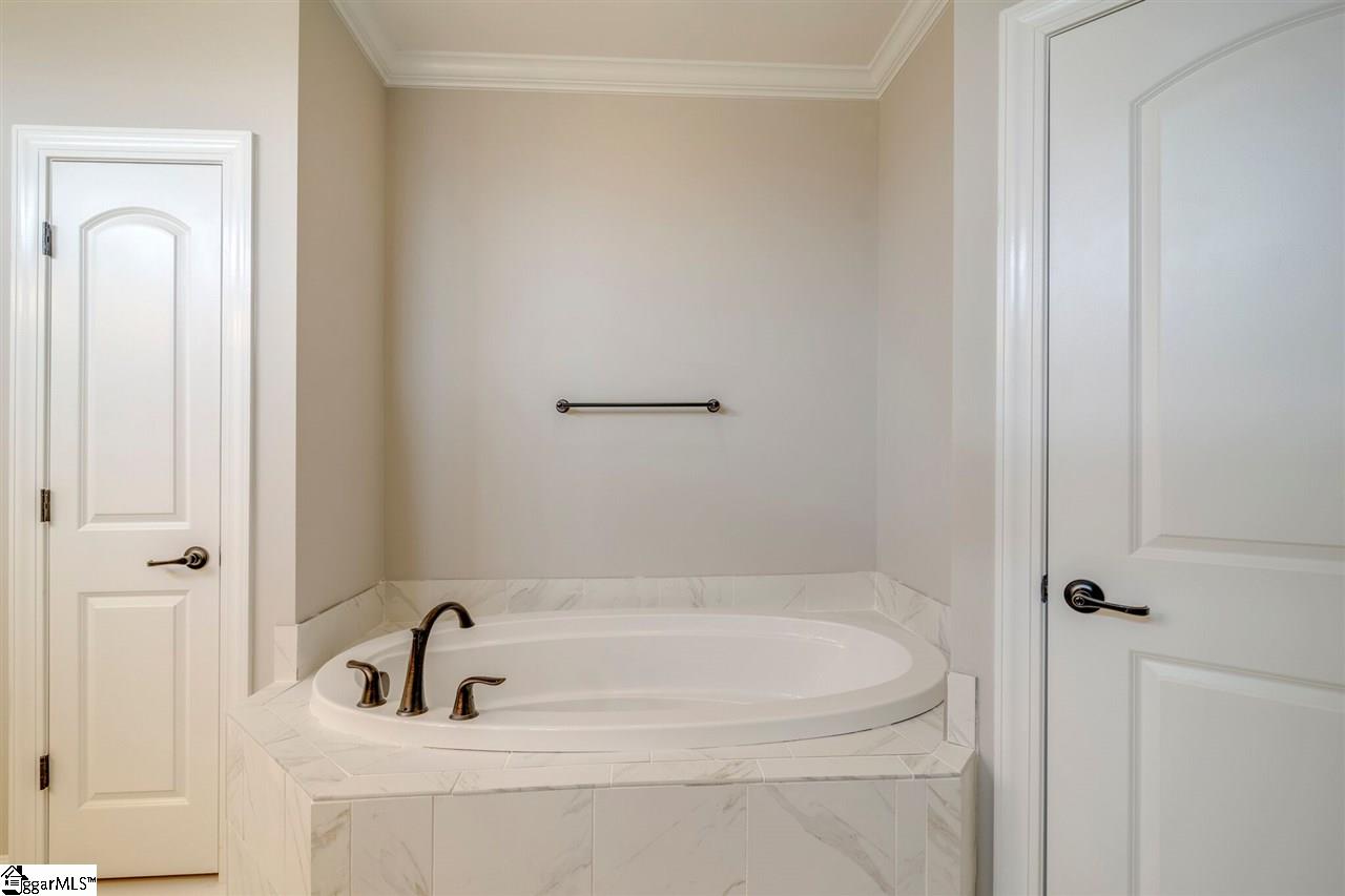 204 Crestgate Way Easley, SC 29642 - Photo 5 of 21 Gallery Image 5
