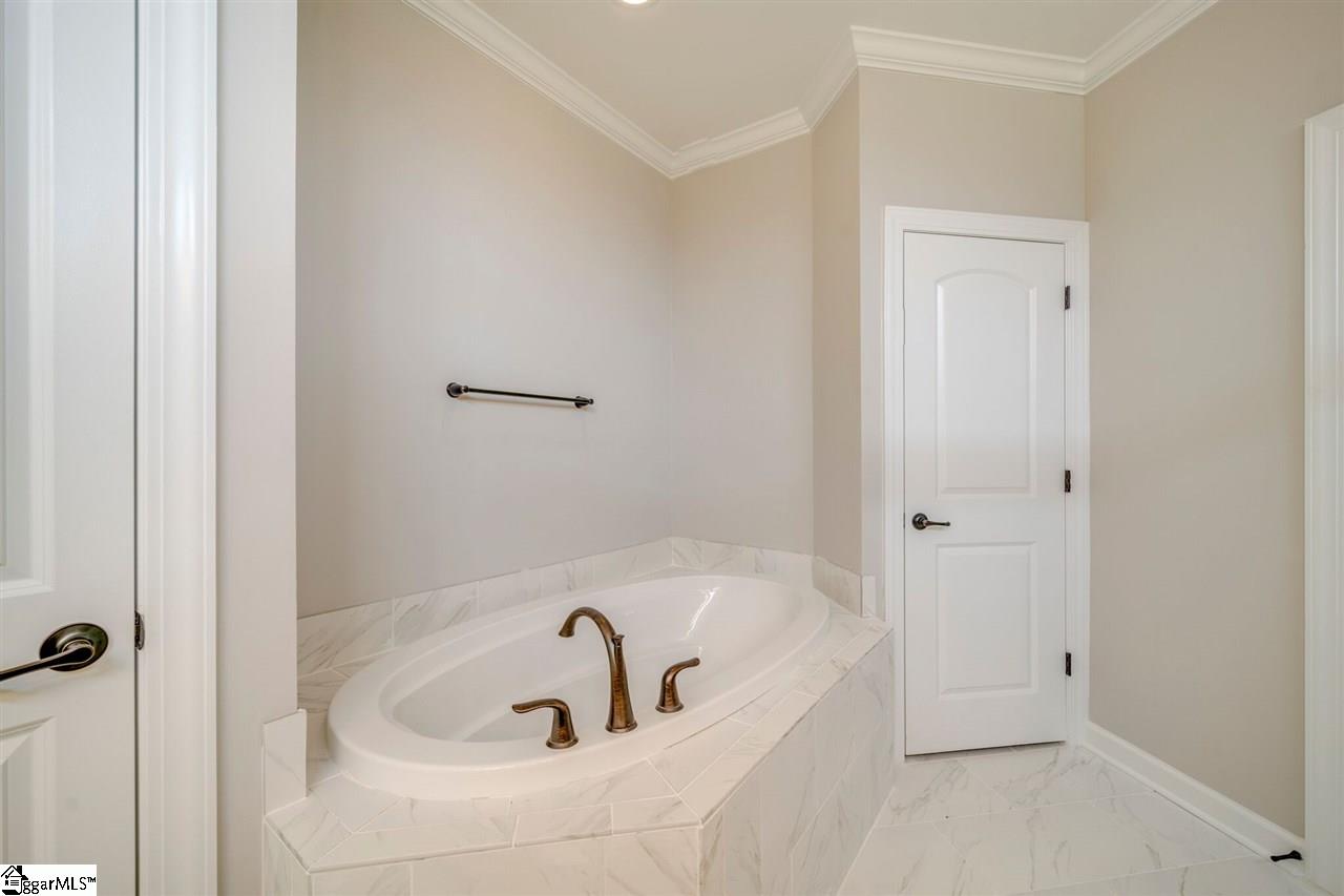 204 Crestgate Way Easley, SC 29642 - Photo 6 of 21 Gallery Image 6