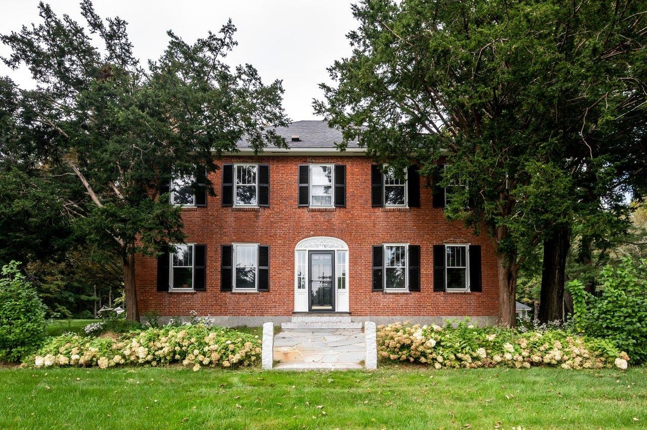 24 Newfields Road Exeter, NH 03833 - Photo 1 of 40