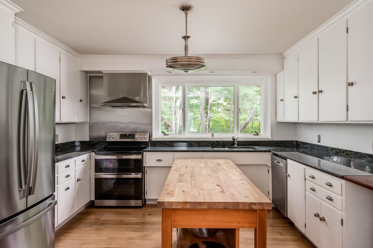 24 Newfields Road Exeter, NH 03833 - Photo 4 of 40