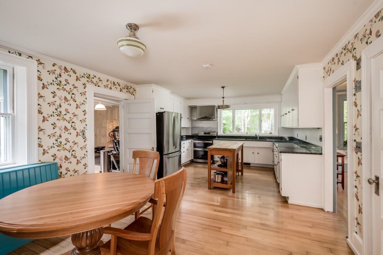 24 Newfields Road Exeter, NH 03833 - Photo 5 of 40