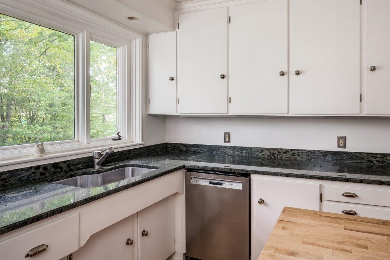 24 Newfields Road Exeter, NH 03833 - Photo 7 of 40
