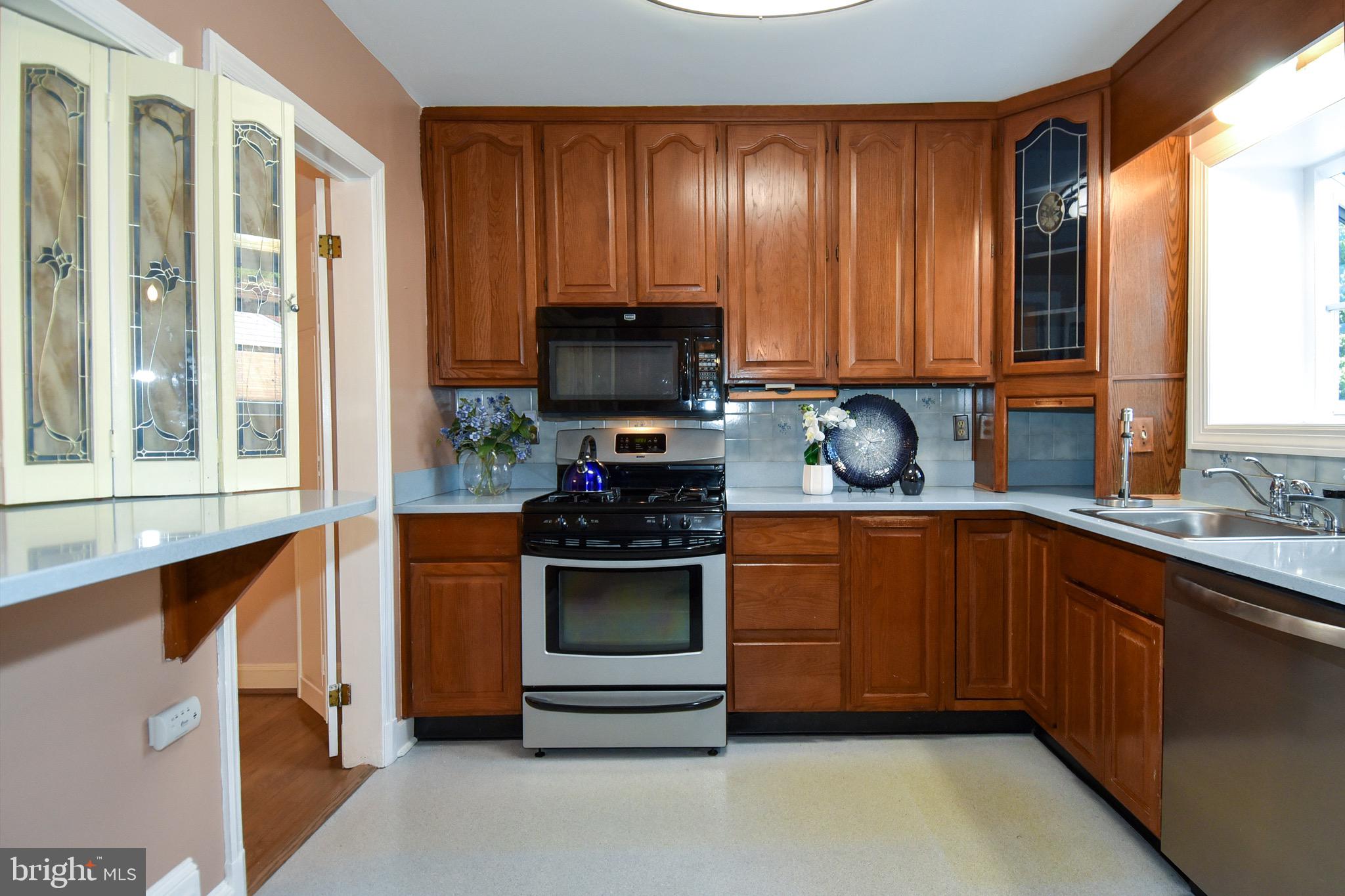 9306 Harvey Road Silver Spring, MD 20910 - Photo 8 of 48