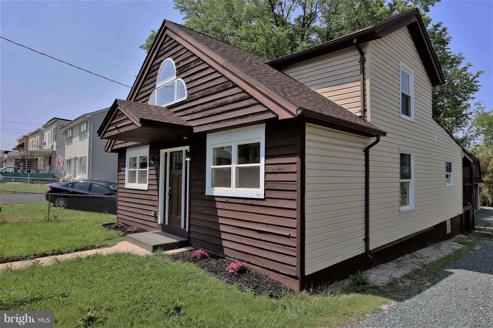 719 North Point Road Baltimore, MD 21224 - Photo 1 of 25 Exterior (Front)