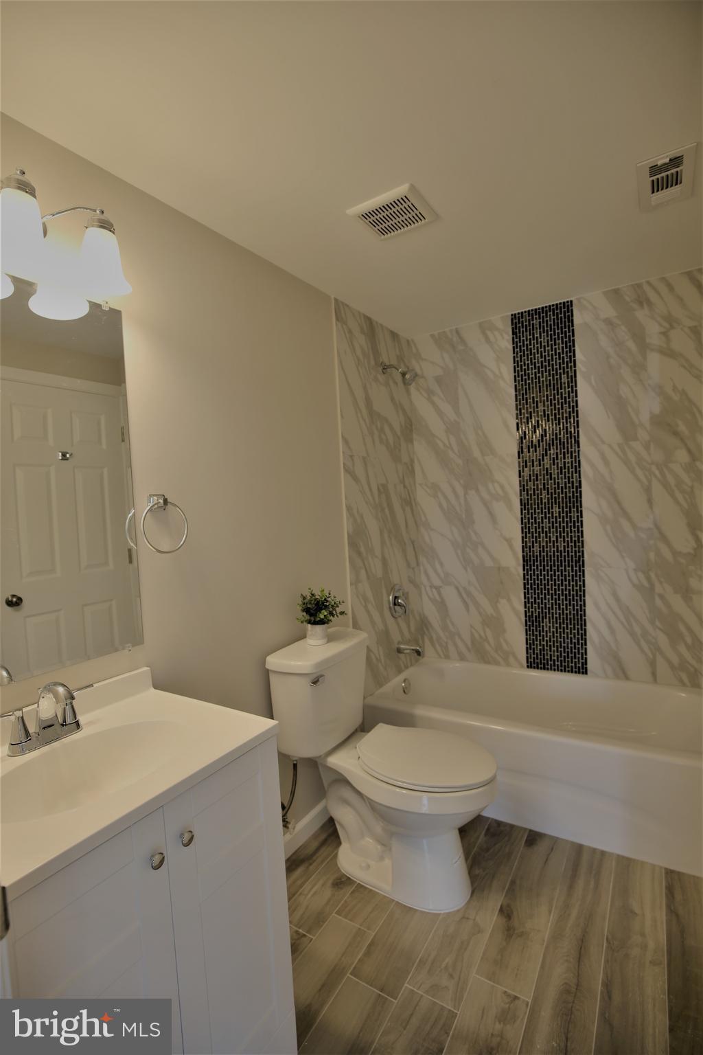 719 North Point Road Baltimore, MD 21224 - Photo 15 of 25 Bath