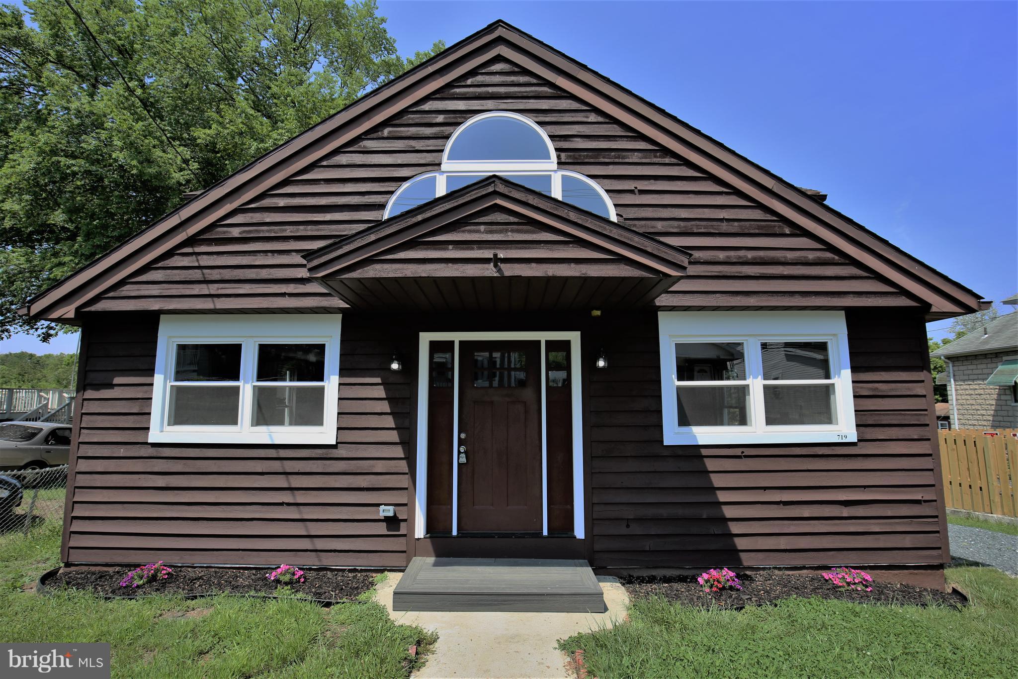 719 North Point Road Baltimore, MD 21224 - Photo 3 of 25 Exterior (Front)