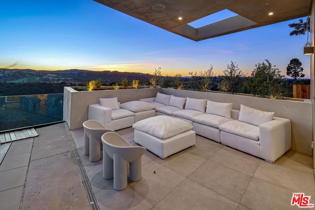 $9,800,000 | 1945 Linda Flora Drive, Los Angeles, CA 90077