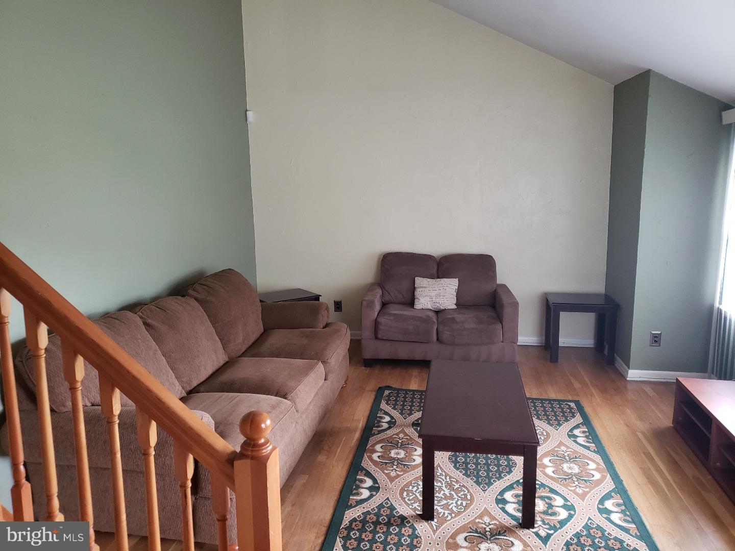 12 East Rutherford Drive Newark, DE 19713 - Photo 5 of 12 Living Room