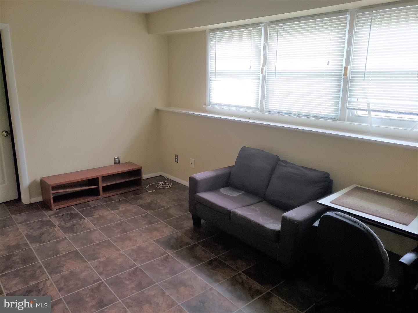 12 East Rutherford Drive Newark, DE 19713 - Photo 6 of 12 Family Room