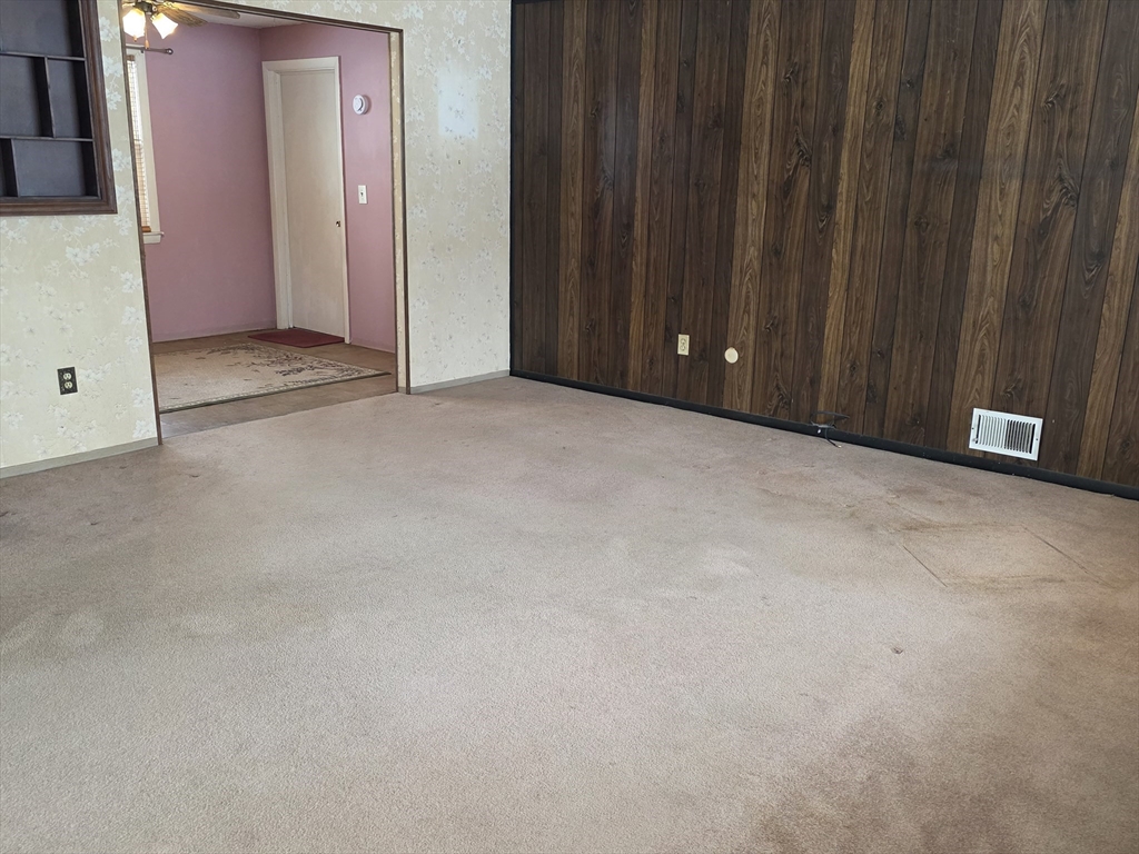 118 Deanna Road Brockton, MA 02302 - Photo 2 of 19