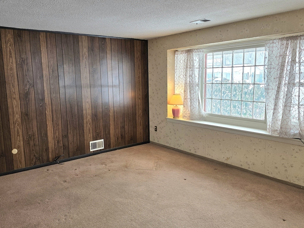 118 Deanna Road Brockton, MA 02302 - Photo 3 of 19