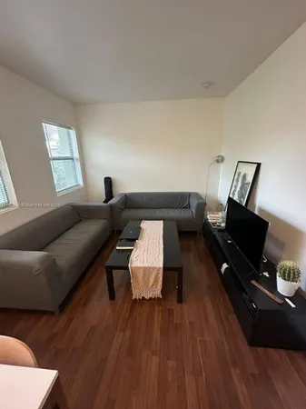 $1,765,000 | 7025 Rue Granville, Miami Beach, FL 33141
