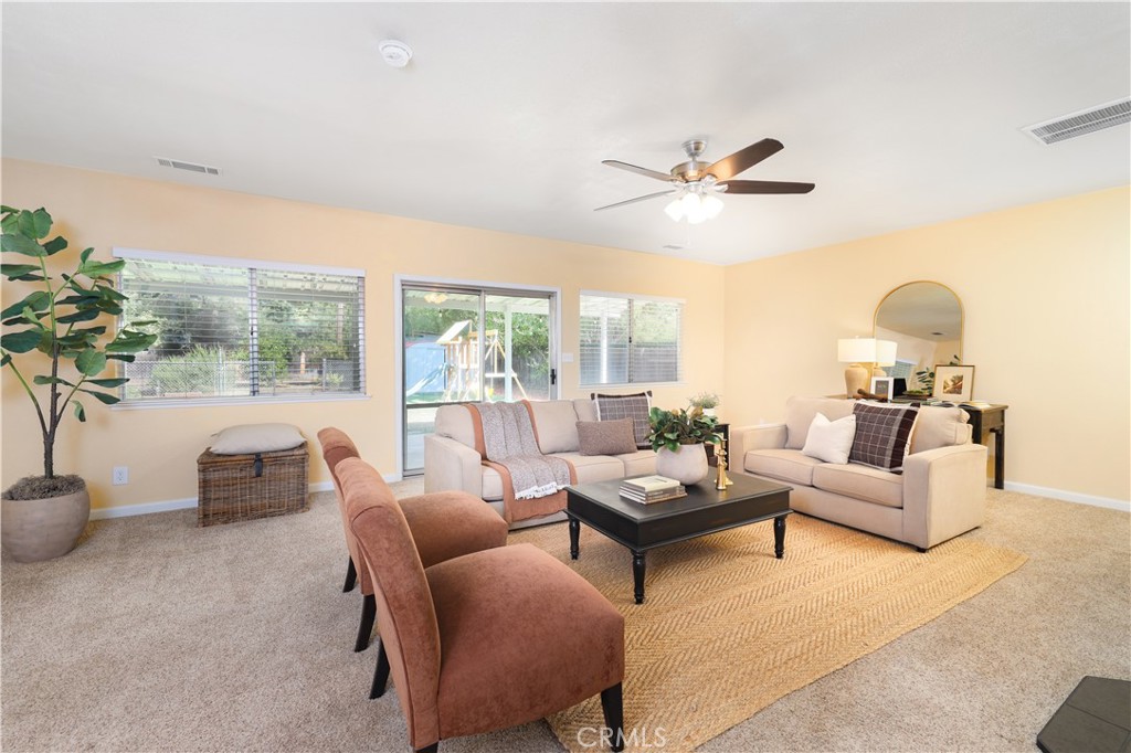 2586 El Paso Way Chico, CA 95973 - Photo 4 of 38 HUGE bonus room