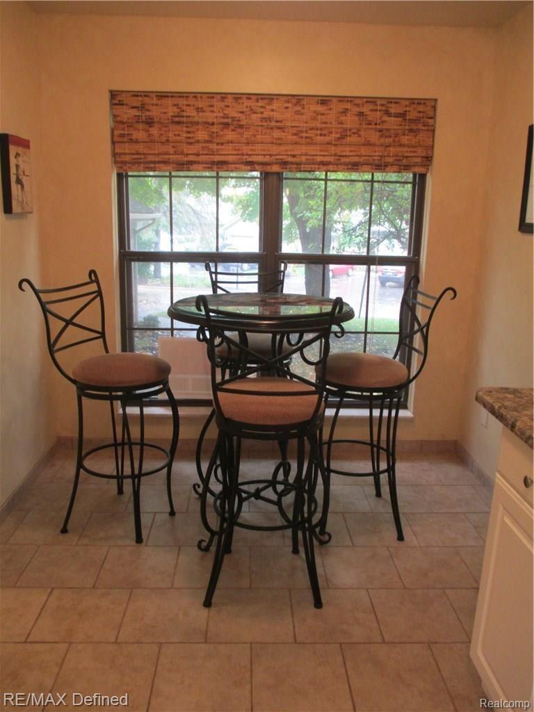 827 Langdon Court Rochester, MI 48307 - Photo 9 of 28 Cozy Breakfast Nook