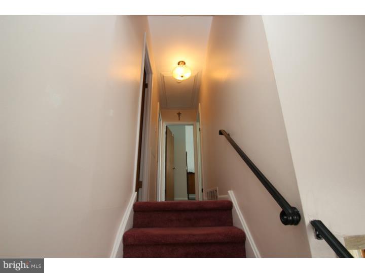 3811 Brookview Road Philadelphia, PA 19154 - Photo 15 of 25 Hallway