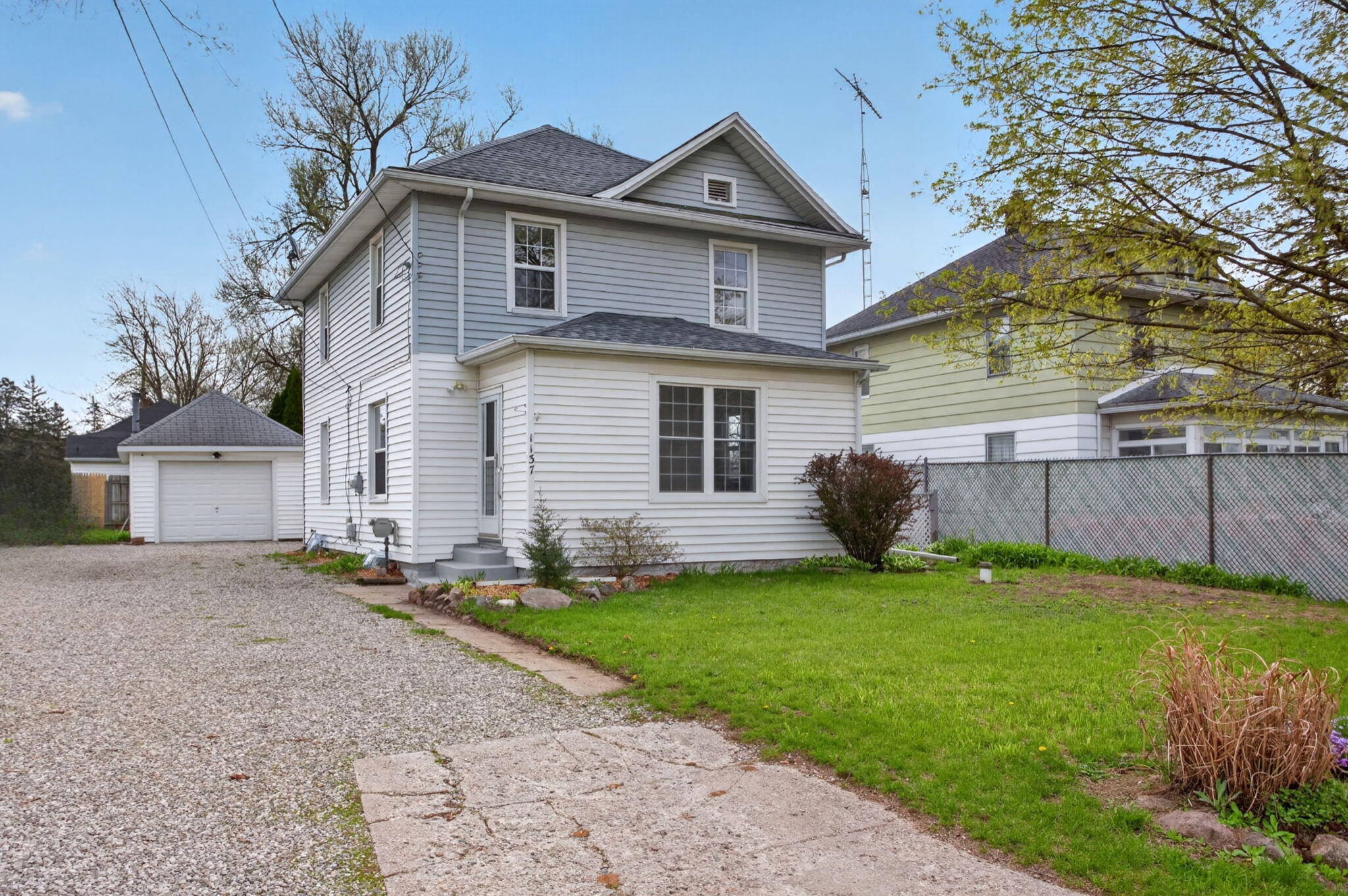 1137 Knapp Street Jackson, MI 49203 - Photo 1 of 23 1-web-or-mls-0N0A7044