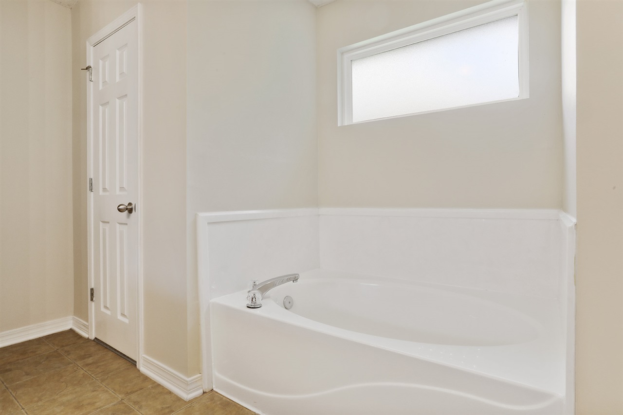 17070 Sugar Loop Foley, AL 36535 - Photo 8 of 15 Master Bathroom