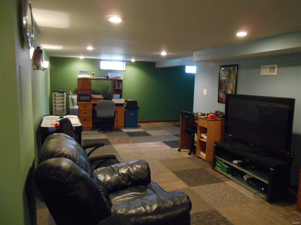 2534 Pontoon Road Granite City, IL 62040 - Photo 13 of 16 Gallery Image 13