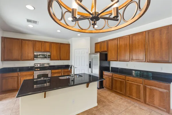 $2,500 | 5111 West El Cortez Trail, Phoenix, AZ 85083