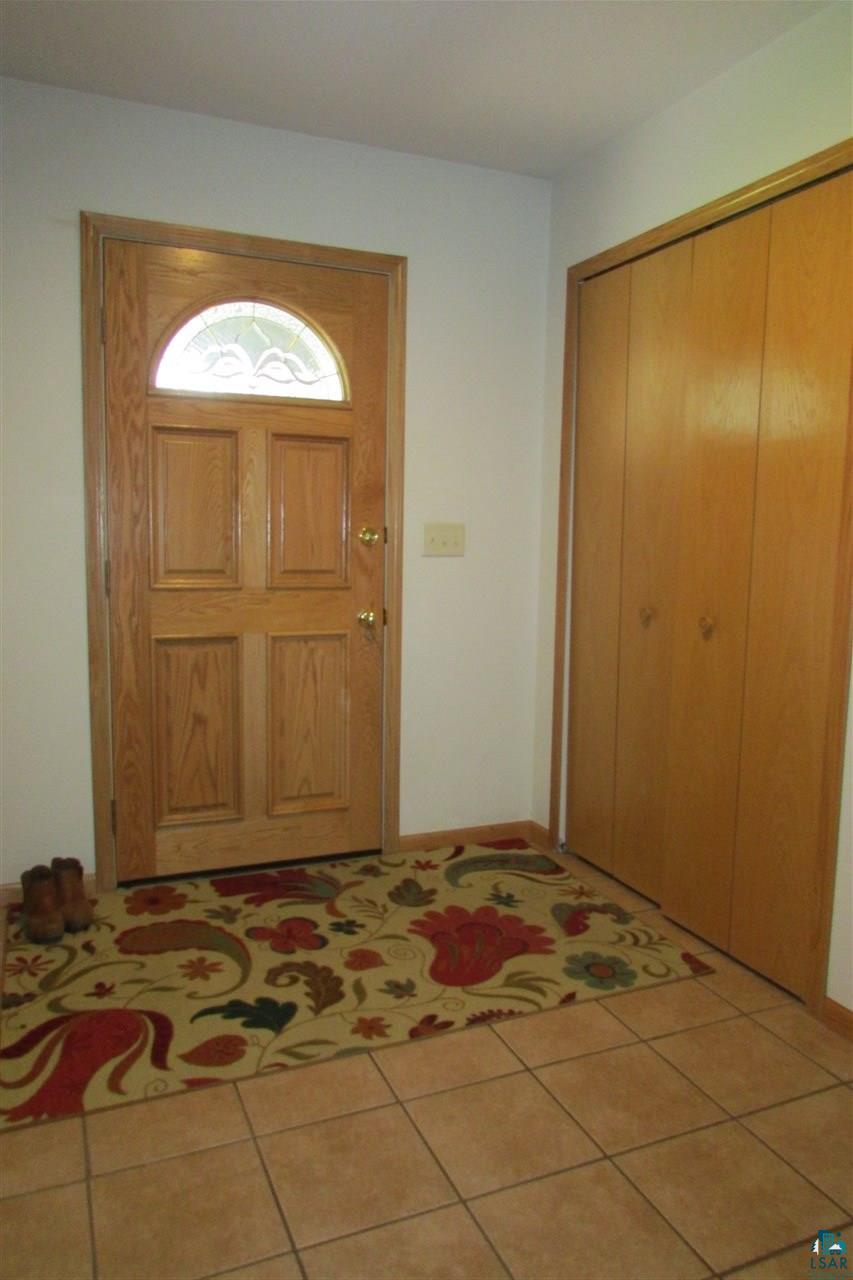 122 Hatinen Road Esko, MN 55733 - Photo 2 of 31 Large foyer