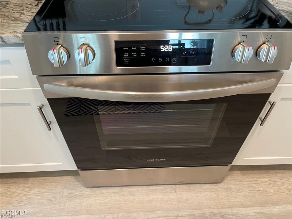 640 Gulf Lane, Unit 3 Captiva, FL 33924 - Photo 31 of 50 a close view of stove