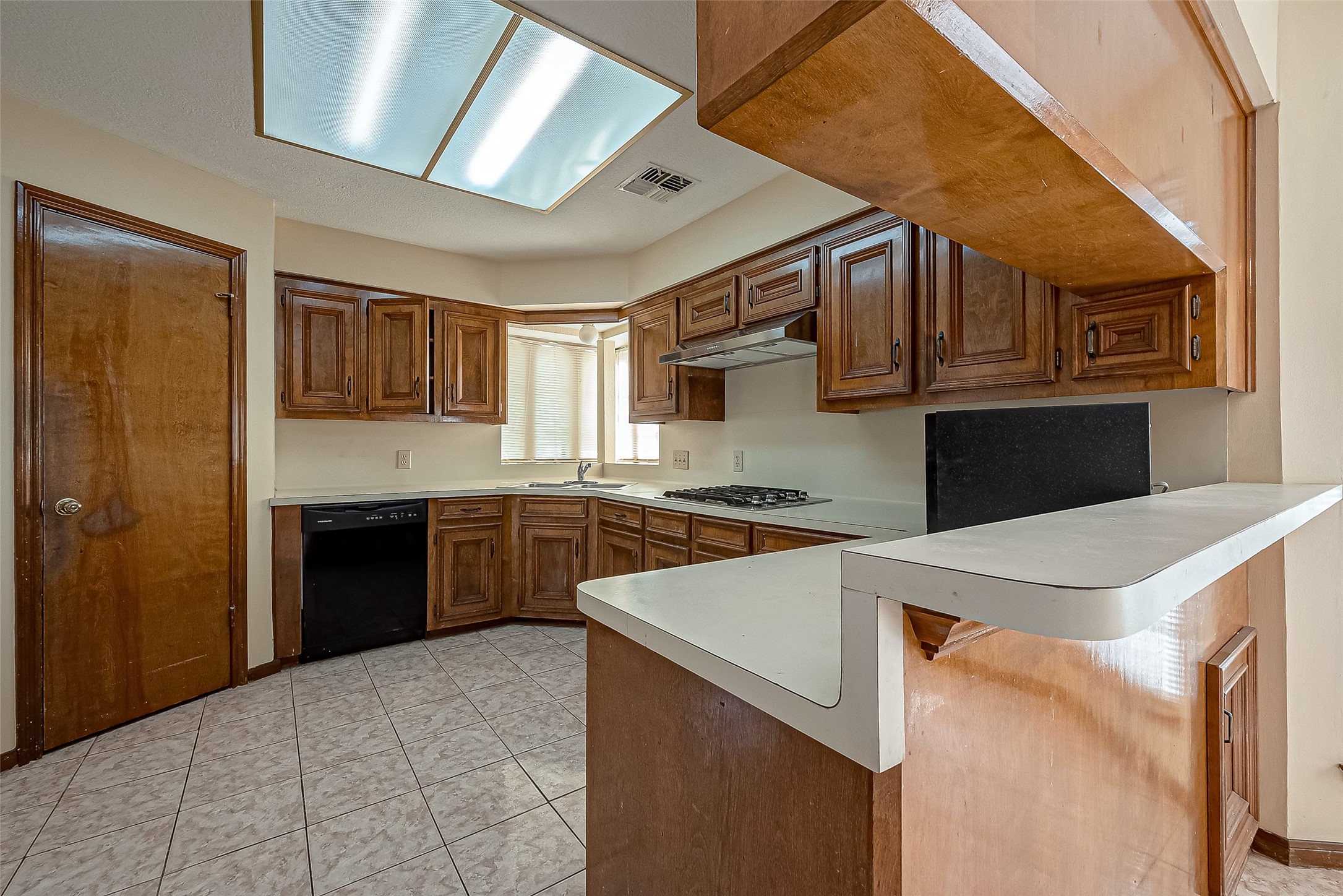 14818 La Rana Drive Houston, TX 77083 - Photo 20 of 50 a kitchen that has a sink and a stove in it