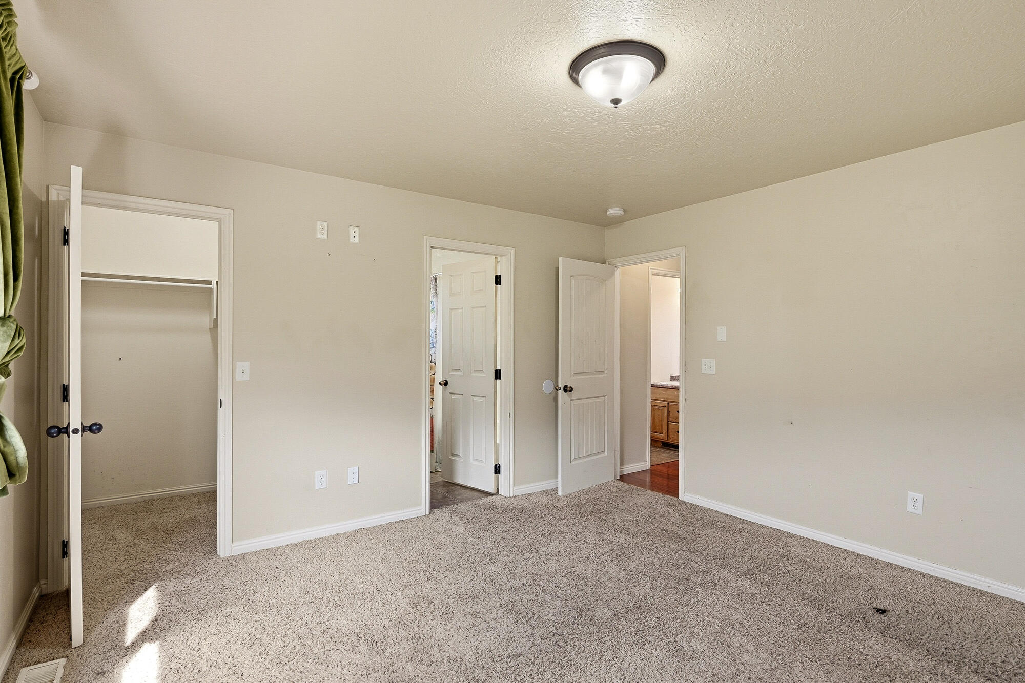 2192 Saddleback View Drive Enoch, UT 84721 - Photo 16 of 53 2192 E Saddleback-25