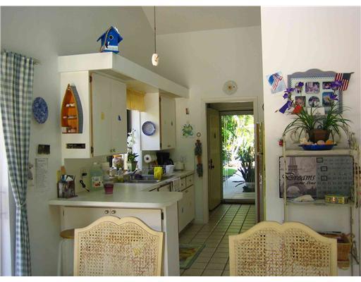 162 Ocean Pines Terrace Jupiter, FL 33477 - Photo 11 of 20 162 Ocean Pines kitchen