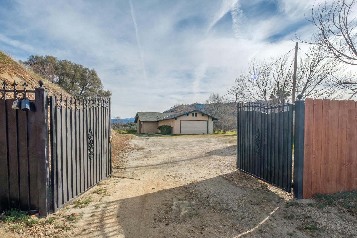 48007 Lazy L Summit Road Coarsegold, CA 93614 - Photo 6 of 32 Gallery Image 6