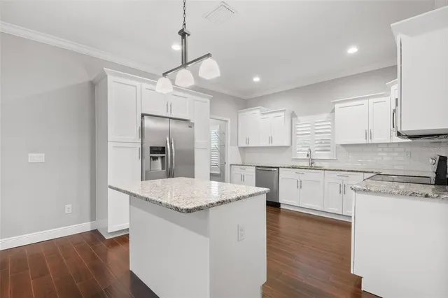 $3,500 | 260 Southwest Lincoln Circle North, St. Petersburg, FL 33703