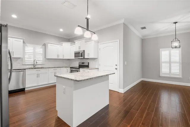 $3,500 | 260 Southwest Lincoln Circle North, St. Petersburg, FL 33703