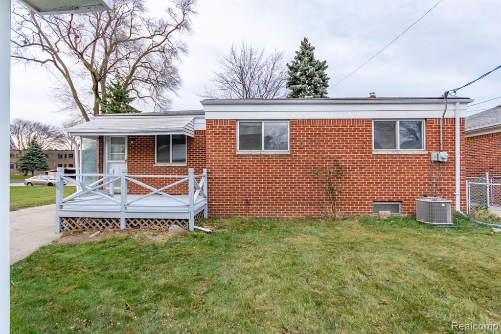8124 Ritter Street Center Line, MI 48015 - Photo 3 of 21