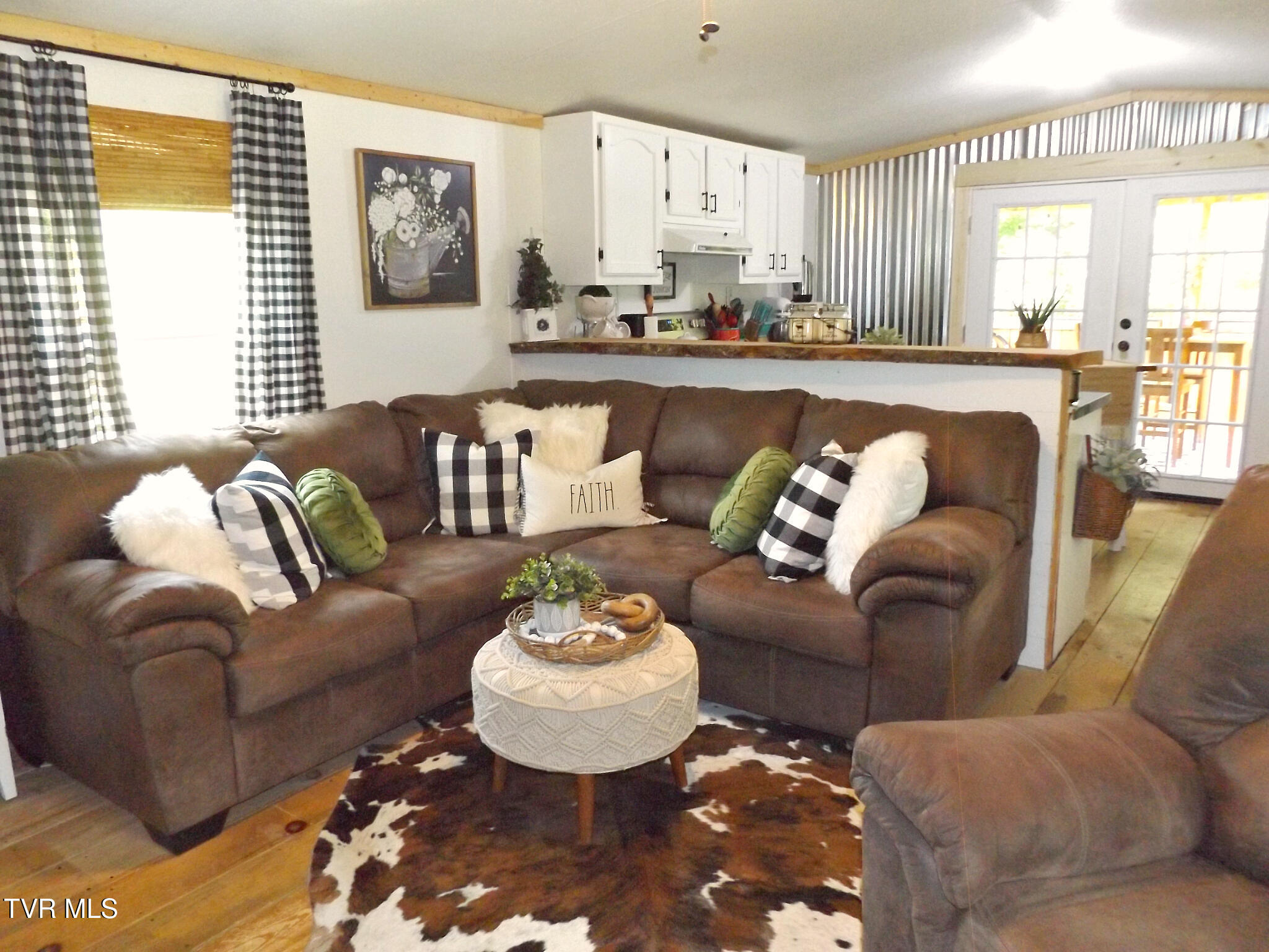820 Fairview Road Hampton, TN 37658 - Photo 2 of 45 DSCF8038lr9