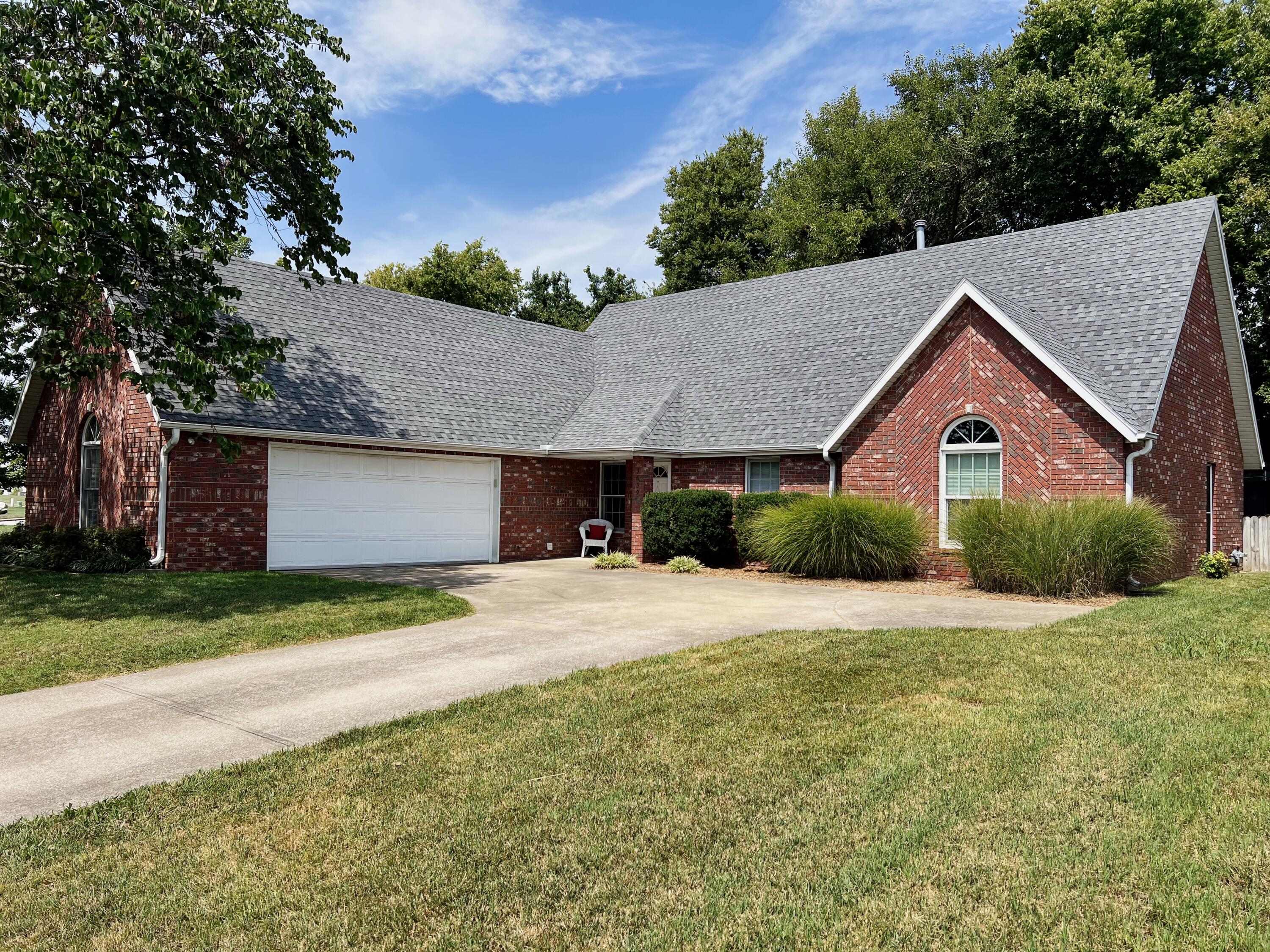 3639 East Bowman Street Springfield, MO 65809 - Photo 1 of 1 Front 1