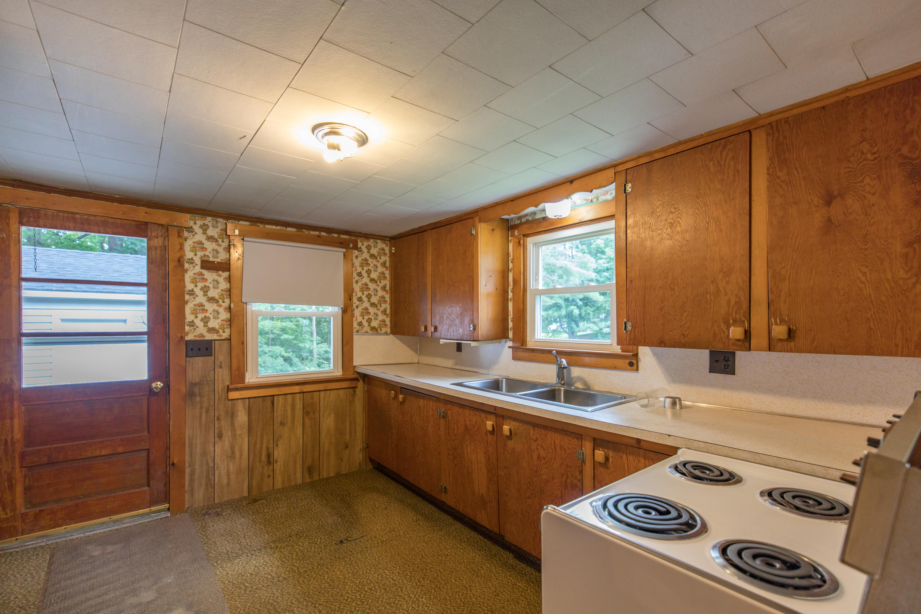 355 Merrow Road Auburn, ME 04210 - Photo 4 of 32 6I3A2737