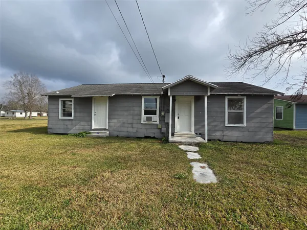 $1,200 | 801 Collins Street, Dayton, TX 77535