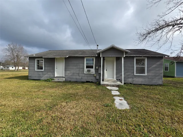 $1,450 | 801 Collins Street, Dayton, TX 77535