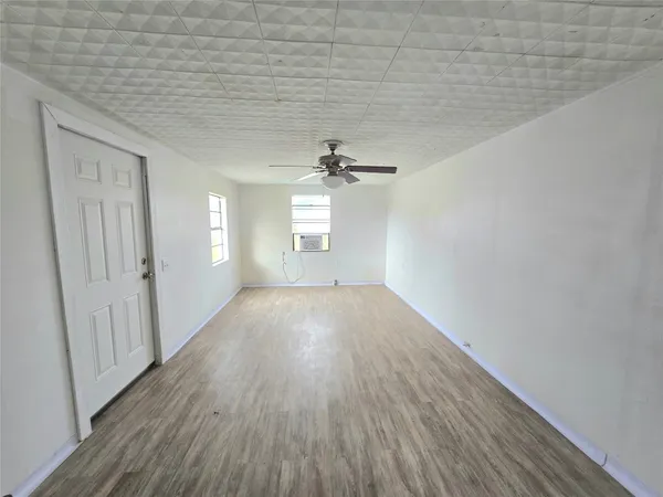 $1,200 | 801 Collins Street, Dayton, TX 77535