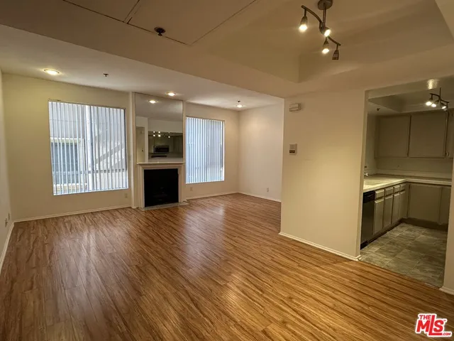 $3,000 | 8614 Burton Way, Unit 205, Los Angeles, CA 90048