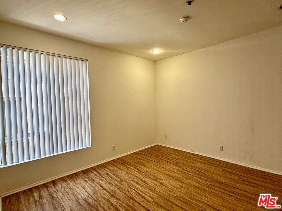 8614 Burton Way, Unit 205 Los Angeles, CA 90048 - Photo 12 of 29