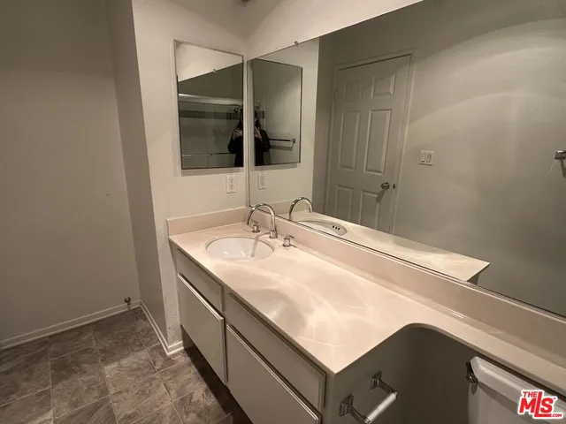 $3,000 | 8614 Burton Way, Unit 205, Los Angeles, CA 90048