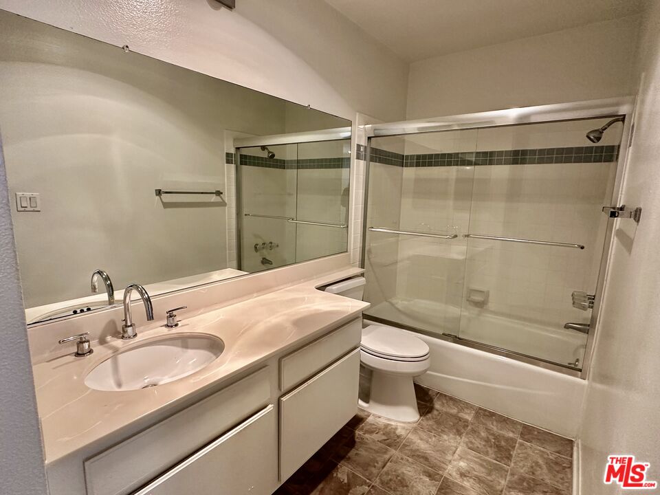 8614 Burton Way, Unit 205 Los Angeles, CA 90048 - Photo 13 of 29