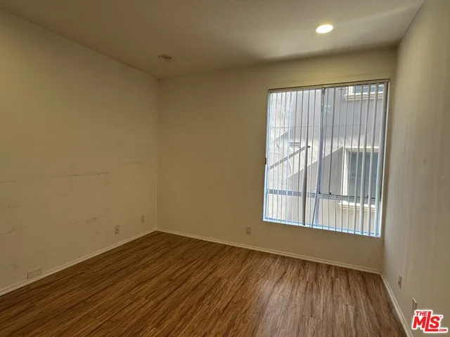 $3,000 | 8614 Burton Way, Unit 205, Los Angeles, CA 90048