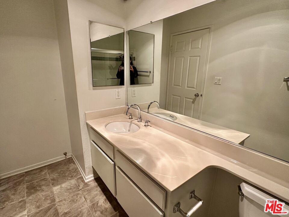 8614 Burton Way, Unit 205 Los Angeles, CA 90048 - Photo 14 of 29