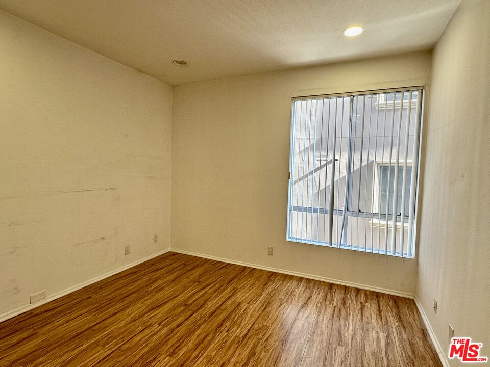 8614 Burton Way, Unit 205 Los Angeles, CA 90048 - Photo 16 of 29