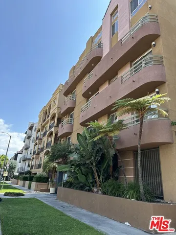 $3,000 | 8614 Burton Way, Unit 205, Los Angeles, CA 90048