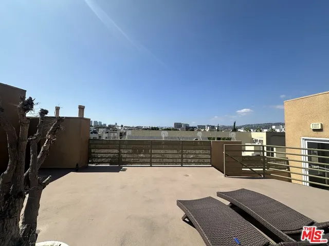 $3,000 | 8614 Burton Way, Unit 205, Los Angeles, CA 90048