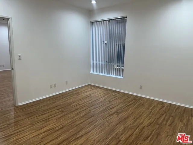 $2,770 | 8614 Burton Way, Unit 205, Los Angeles, CA 90048